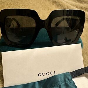 GUCCI 54MM BLACK SQUARE SUNGLASSES WITH GLITTER BRAND NEW